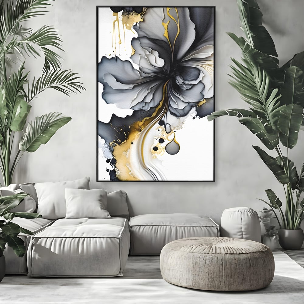 Tablou canvas cu tablou abstract cu floare neagra si accente aurii, in rama de aluminiu negru, pe perete intr-un living